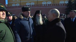 Возложение венка к Могиле Неизвестного Солдата