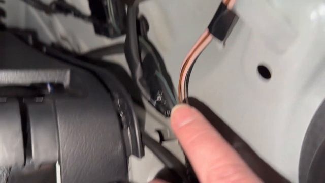 Разбор задней полки Toyota Corolla