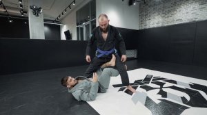 Обучение бразильскому джиу-джитсу. Классический свип из икс-гарда