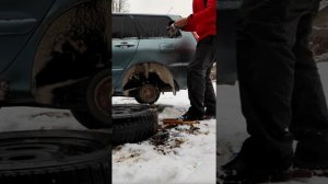 Вибрация по кузову и в руле .при движении зимой.налепание снега грязи на колёсные диски