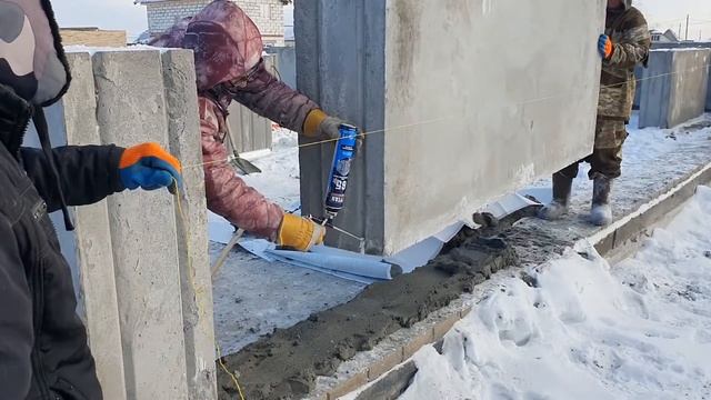 Начало монтажа дома из МегаБлока