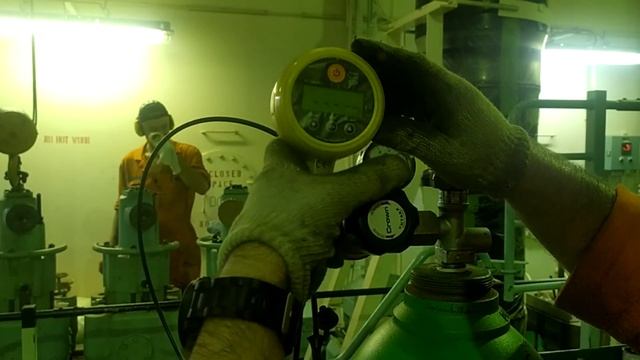 Accumulator Pessure Test, Hydraulic Accumulator for ME Engine, Electronic engine, MAN 6S46ME, N2