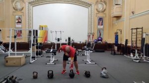 29 09 2022 Тяжёлые гири. Новый личный рекорд гиря 16 кг+гантель 45 кг на весах 60,5 кг