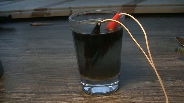 Электролиз в домашних условиях и чистка монет смотреть онлайн