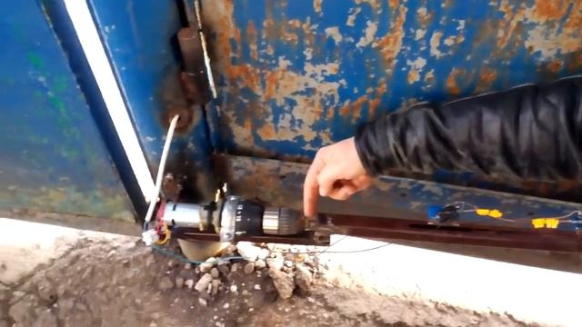 Распашные ворота с автоматикой своими руками из 2 шуруповертов Интерскол 14.4в . Часть 1. смотреть онлайн
