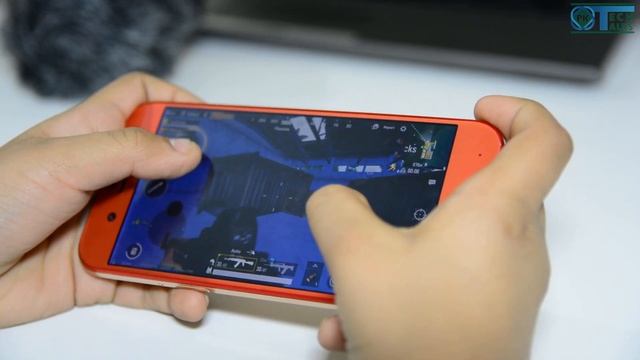 Sharp Aquos R 605SH Snapdragon 835 120Hz Gaming - PubG on High Graphics смотреть онлайн