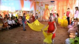 падают листья