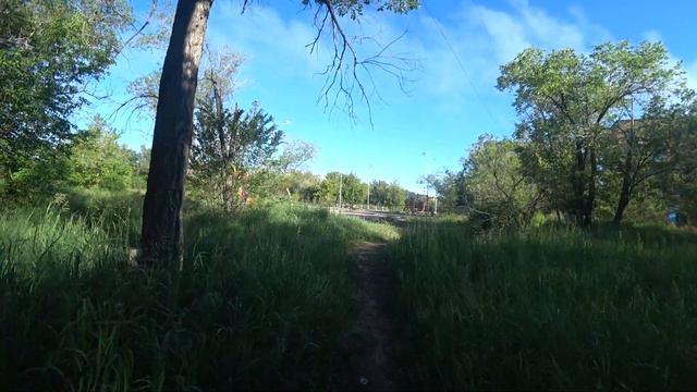 Майкудук летом | 13 мкр от д. № 13 с мозаикой ч\з новую детскую площадку к д. № 17 летом 2021 года смотреть онлайн