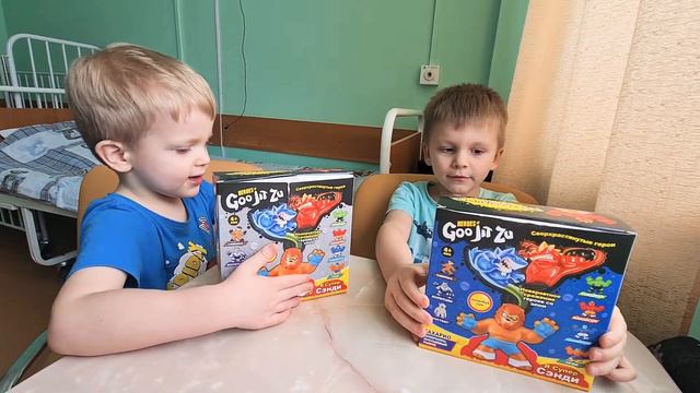 Ребята заскучали в больнице. Им купили Гуджитсу. смотреть онлайн