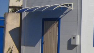 Козырёк для промышленного здания. Козырек для склада. Козырек для производства.Для торгового центра.