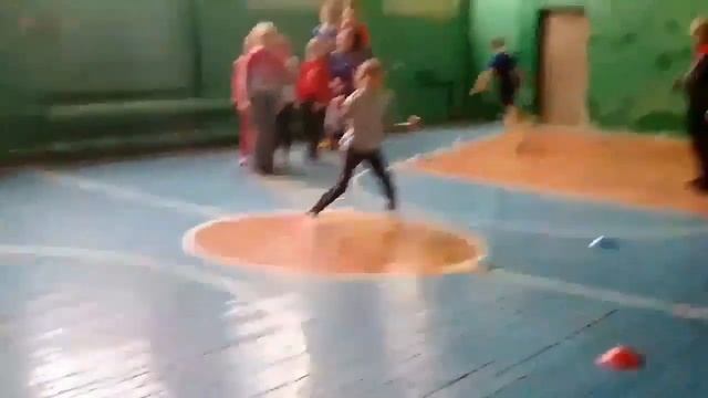 Специальная разминка с помощью лестницы быстроты и координации Роскошнянский УВК смотреть онлайн