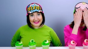 ЦВЕТНОЙ ЧЕЛЛЕНДЖ! РОЗОВЫЙ ПРОТИВ ЗЕЛЁНОГО! ЕДИМ КОНФЕТЫ ОДНОГО ЦВЕТА ЦЕЛЫЙ ДЕНЬ вместе с Пико Поки