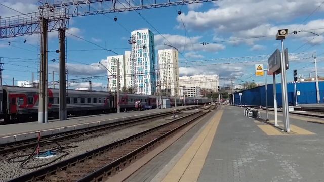 "Последний из могикан" Красный ЭП2К-107 С Пассажирским Поездом смотреть онлайн