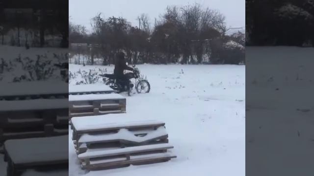 На мопеде в огороде смотреть онлайн