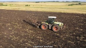 Трактор CLAAS XERION 3800 пашет поле старым советским плугом ПЛН-8-35 от трактора Кировец К-700