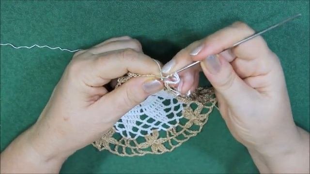 БЕЛАЯ САЛФЕТКА С ЗОЛОТОЙ ОТДЕЛКОЙ КРЮЧКОМ. СХЕМА. (Завершающая часть).