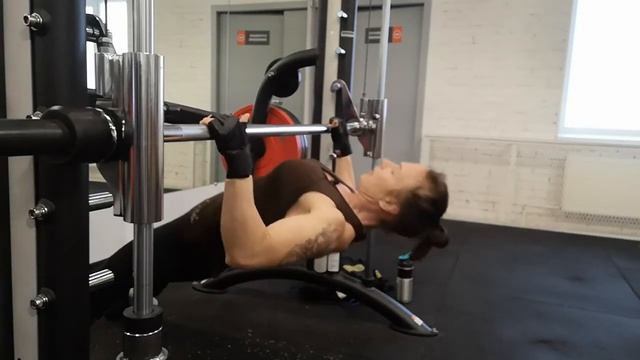 100 горизонтальных подтягиваний в режиме отдых-пауза. смотреть онлайн