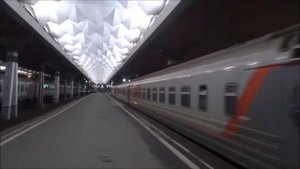 Электровоз ЧС6-017 с поездом №45 СПб - Иваново отправляется со станции СПб-Главный