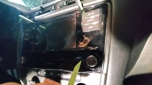 как снять магнитолу Шкода Октавия а7 фл Skoda Octavia A7 FL 2017 1,6 mpi 110hp смотреть онлайн