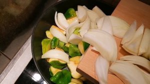 Жареные патиссоны с луком, как грибы.