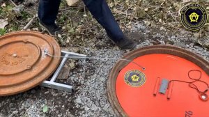 Крадут чугунные крышки люков?