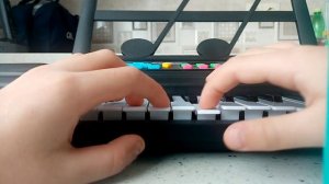 учимся играть шалахо 1-й отрывок на синтезаторе