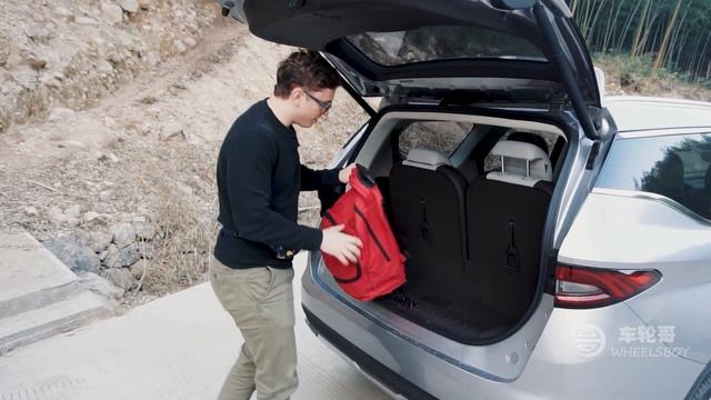 The Geely Jia Ji Is An MPV In An SUV World смотреть онлайн