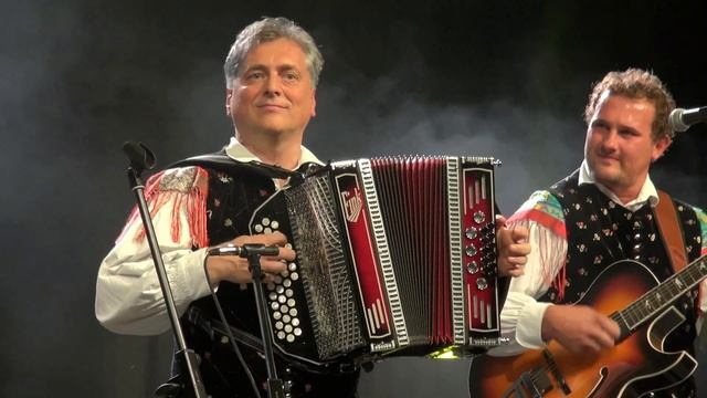 Ansambel Petra Finka - Tri leta sem jo čakal (v živo) смотреть онлайн