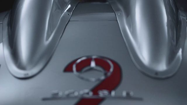 A tribute to Sir Stirling Moss and the Mercedes-Benz 300 SLR смотреть онлайн