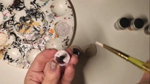 Painting Safety Eyes for Amigurumi using Glitter and Mod-Podge