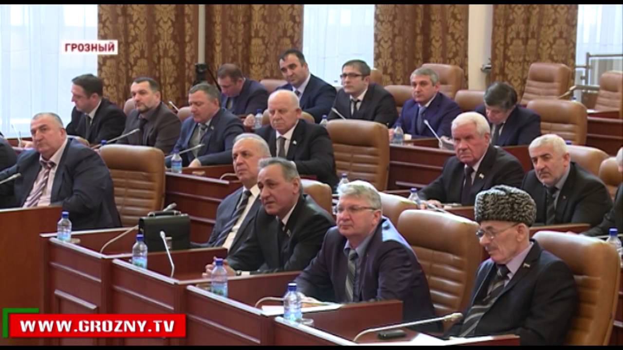 Грозный тв прямой. Парламент Чечни. Правительственный дом в Чечне. Чеченский парламент. Чеченские часы парламент.