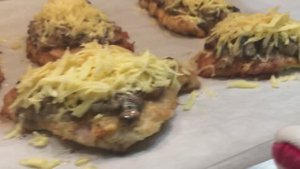 Нежнейшее куриное филе с грибной "шубкой" и тёртым сливочным сыром