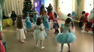 Танец снежинок старшая группа