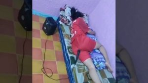 Телка пернула в микрофон во сне.