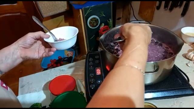 ПОТРЯСАЮЩЕ ВКУСНОЕ ВИНОГРАДНОЕ ВАРЕНЬЕ... смотреть онлайн