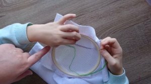 Как научить ребенка вышивке крестиком, закрепление нити, урок 3