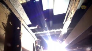 Старый лифт разваливается