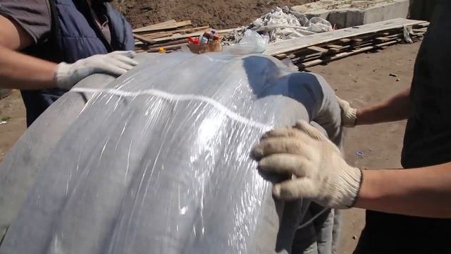 Закончили гидроизоляцию и засыпаем подвал