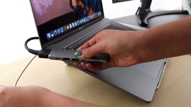 USB-хаб Satechi Aluminum Type-C Pro Hub Adapter для MacBook Pro 13”/15” 2016 (Silver) смотреть онлайн