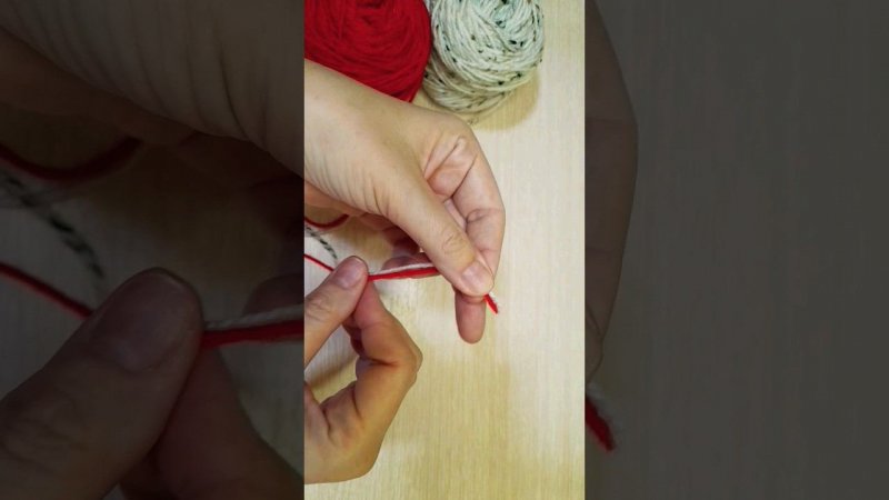 САМЫЙ КРЕПКИЙ УЗЕЛ The magic knot tutorial Most secure way to join two yarns for amigurumi #shorts