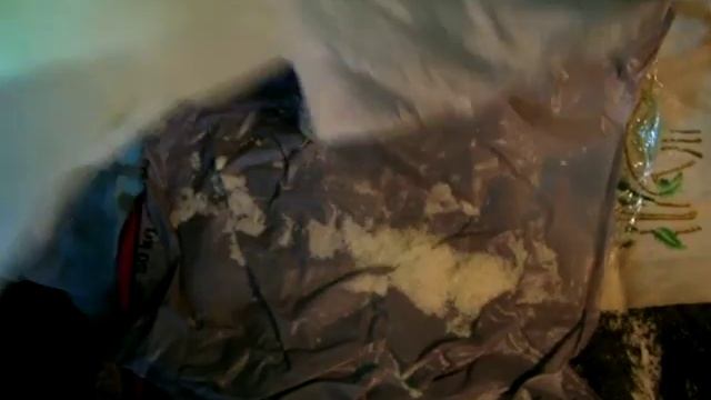 Чистить вещи с секендхенда, комиссионки итд от нанесенной информации солью и не только... смотреть онлайн