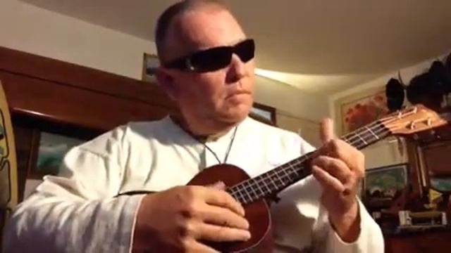 Low G Aquila Strings Tenor Uke смотреть онлайн