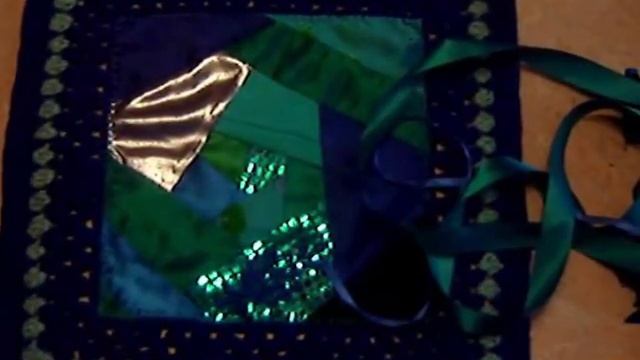 Красивая лоскутно-вязаная подушка своими руками..wmv смотреть онлайн