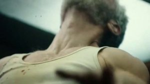 Парень сходил в туалет на пол