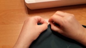 Потайная молния по спинке платья и обработка горловины подкройной обтачкой..mp4