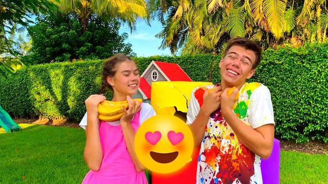 Настя и Артем открывают коробки с сюрпризами чтобы учить цвета. смотреть онлайн