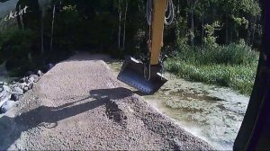 Закрываю и выравниваю дамбу экскаватором. Cat 320EL.