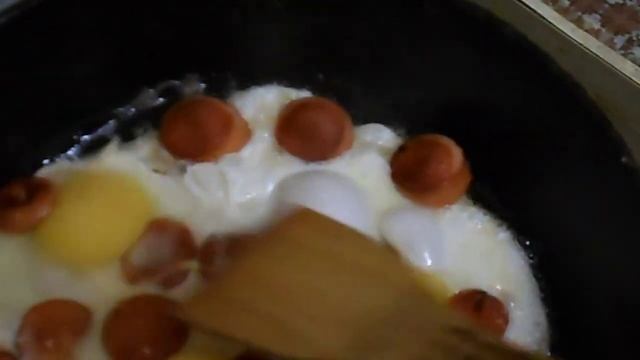 ОБЖОР | ЯИЧНИЦА С КЛИНСКИМИ СОСИСКАМИ смотреть онлайн