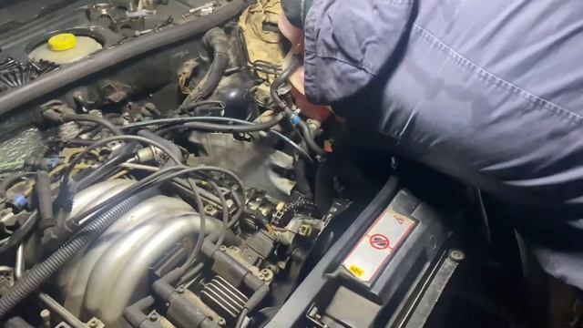 Первый день! Замена левого гидронатяжителя цепи на Audi A6 (C5) смотреть онлайн