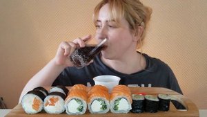 СУШИ ? РОЛЛЫ ФИЛАДЕЛЬФИЯ ЛОСОСЬ КРАБ МУКБАНГ АСМР | ROLLS PHILADELPHIA SALMON CRAB MUKBANG ASMR